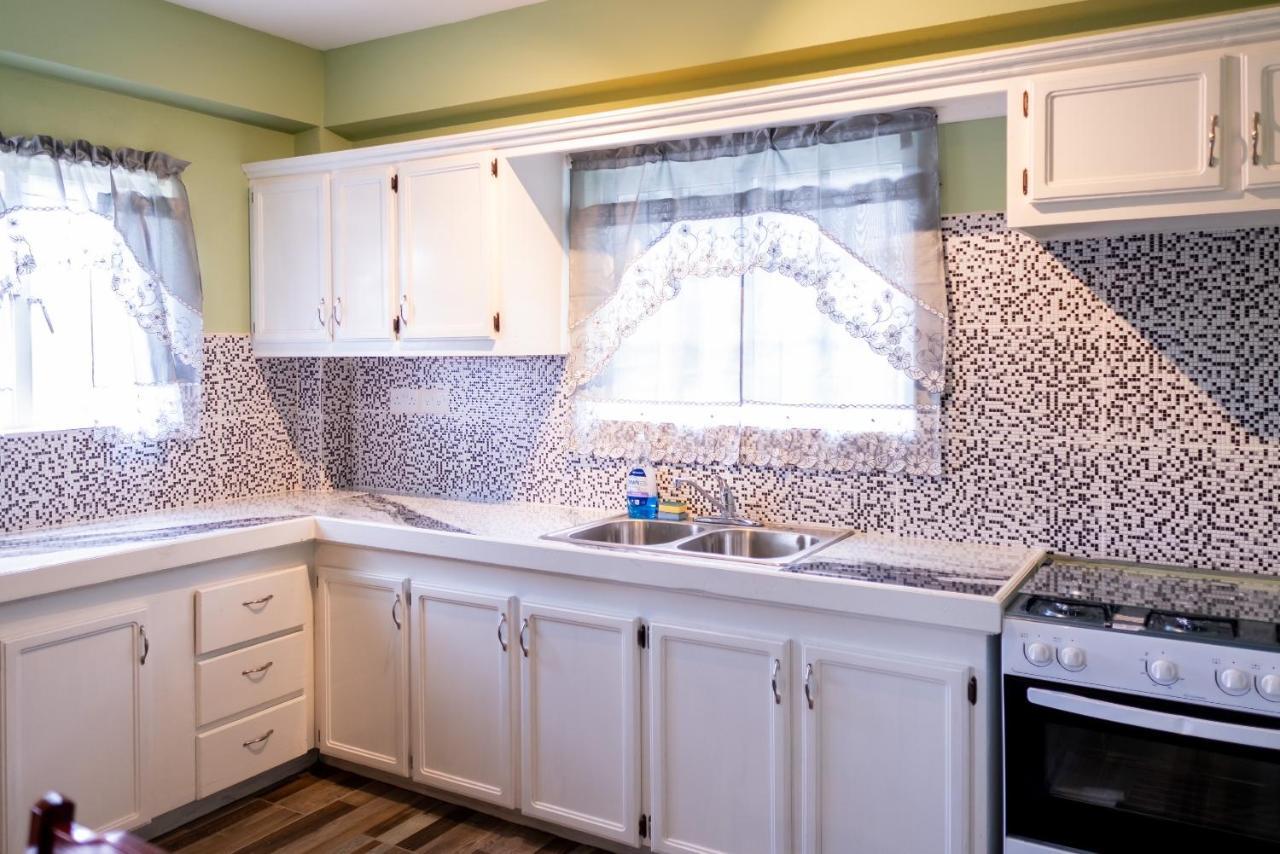 Golden Palms Apartment Kingstown Extérieur photo